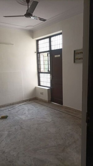 Room in 3 BHK Builder Floor at Green Fields Colony – for Rent