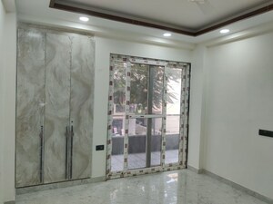 Room in 3 BHK Builder Floor at Green Fields Colony – for Rent