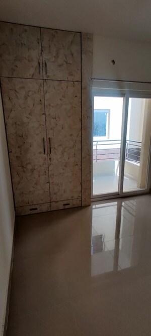 Room in 3 BHK Apartment at Pardos Okas Residency, Sushant Golf City – for Rent