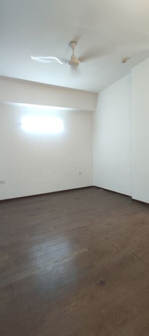 Room in 4 BHK Apartment at Emaar Emerald Floors Select, Sector 65 – for Rent