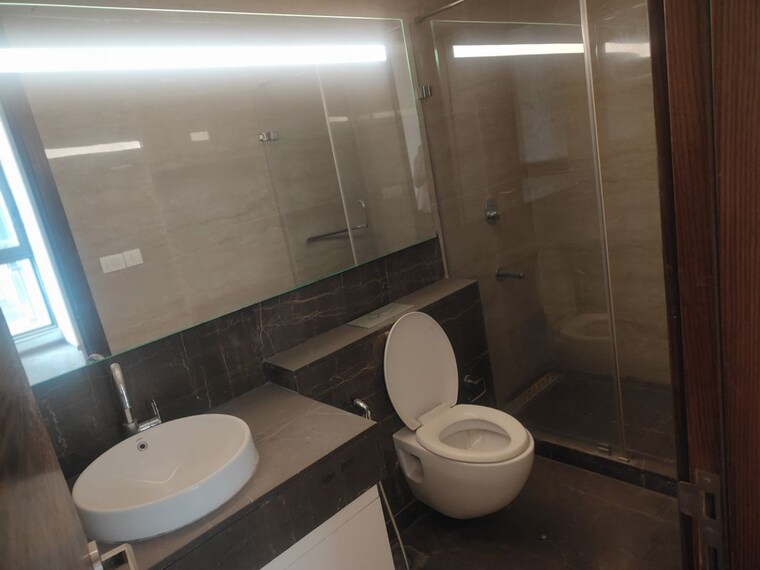 Bathroom, emaar-emerald-floors-select 4 Bedroom 3600 Sq.Ft. Apartment In Sector 65 Gurgaon 10501511