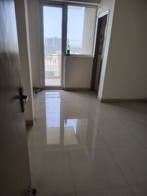 Room in 3 BHK Apartment at Pareena Coban Residences, Sector 99a – for Sale