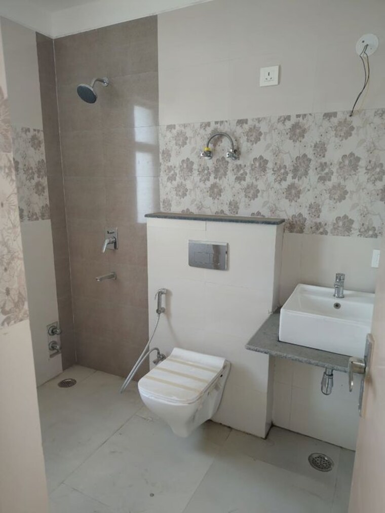 Bathroom, pareena-coban-residences 3 Bedroom 2000 Sq.Ft. Apartment In Sector 99a Gurgaon 10501543
