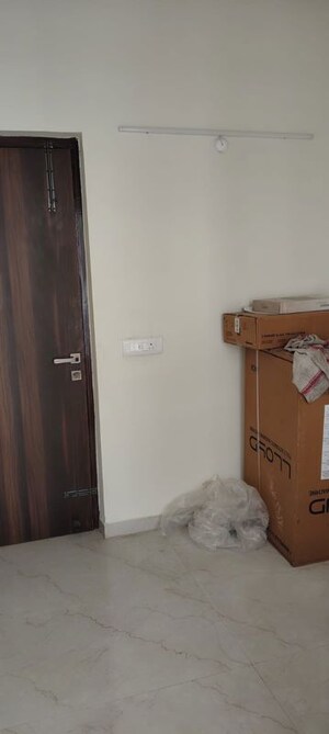 Furnished Amenities in 4 BHK Apartment at Crest Golf Ridge Tower, Amar Shaheed Path – for Rent