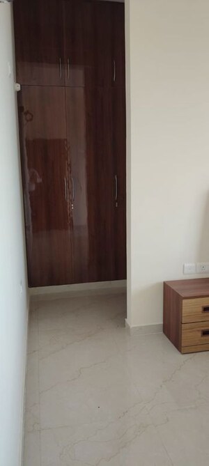 Room in 4 BHK Apartment at Crest Golf Ridge Tower, Amar Shaheed Path – for Rent