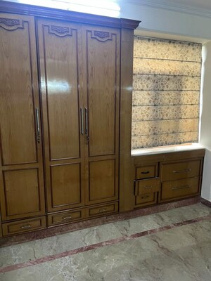 Room in 3 BHK Apartment at Shanti Kunj Noida, Sector 61 – for Rent