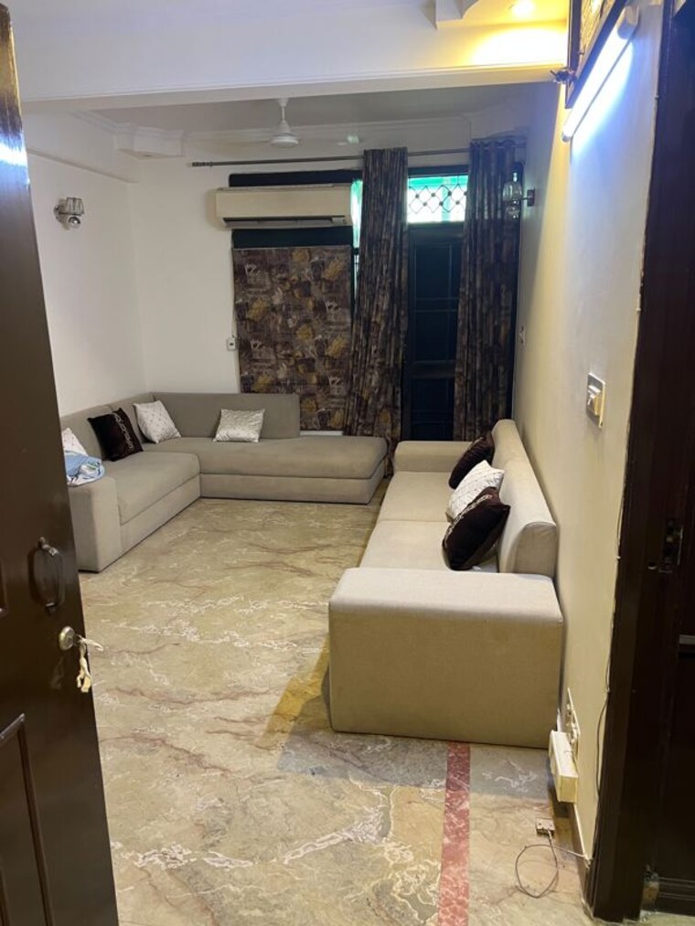 Bathroom, shanti-kunj-noida 3 Bedroom 1650 Sq.Ft. Apartment In Sector 61 Noida 10501534