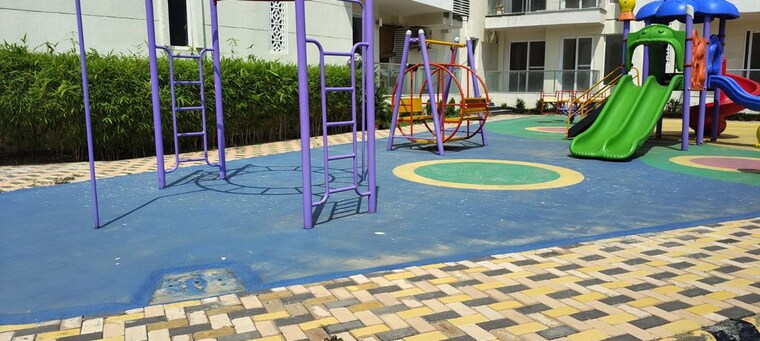  Parking, crest-golf-ridge-tower 4 Bedroom 2800 Sq.Ft. Apartment In Amar Shaheed Path Lucknow 10501549