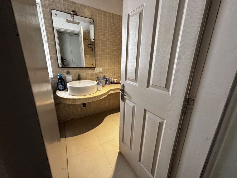 Bathroom, jaypee-greens-pavilion-court 2 Bedroom 1350 Sq.Ft. Apartment In Sector 128 Noida 10501567