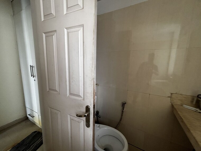 Bathroom, jaypee-greens-pavilion-court 2 Bedroom 1350 Sq.Ft. Apartment In Sector 128 Noida 10501567
