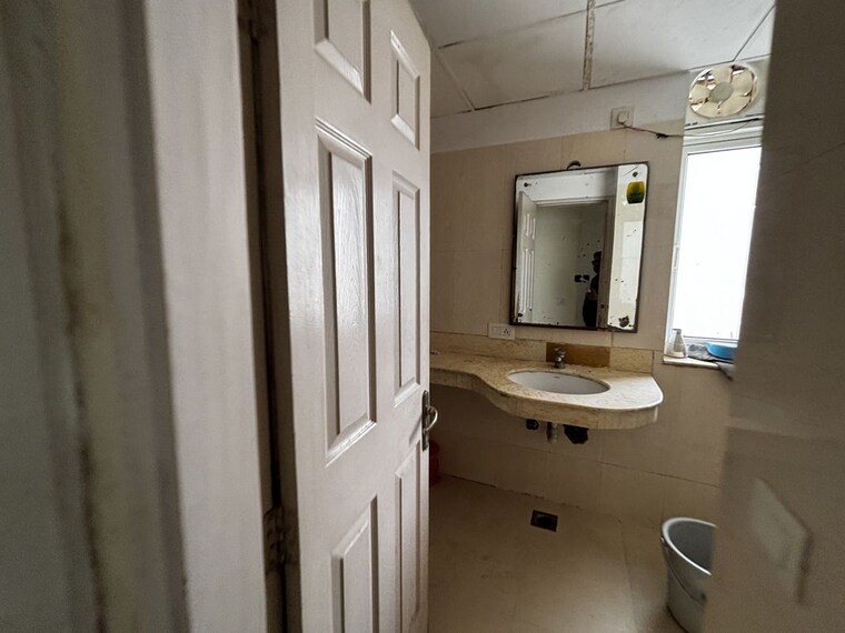 Bathroom, jaypee-greens-pavilion-court 2 Bedroom 1350 Sq.Ft. Apartment In Sector 128 Noida 10501567