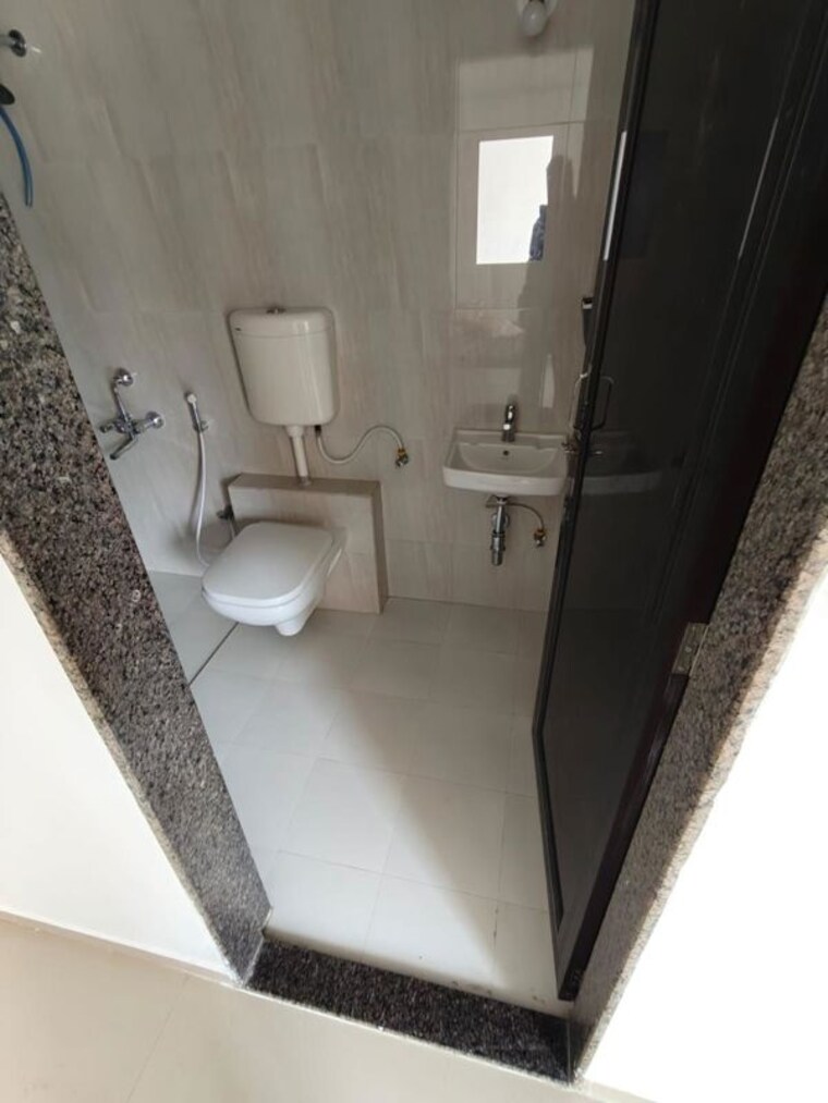 Bathroom, lodha-splendora 2 Bedroom 700 Sq.Ft. Apartment In Ghodbunder Road Thane 10501569