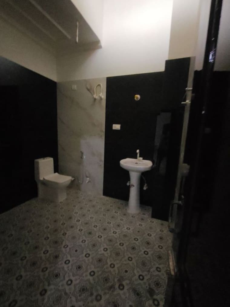 Team Area, sector 8 3 Bedroom 250 Sq.Yd. Builder Floor In Sector 8 Faridabad 10501578