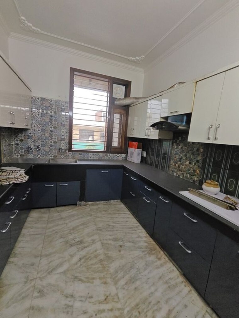 Kitchen, sector 8 3 Bedroom 250 Sq.Yd. Builder Floor In Sector 8 Faridabad 10501578