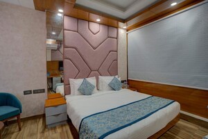 Bedroom in 1 BHK Apartment at DLF Atria, Dlf Phase ii – for Rent