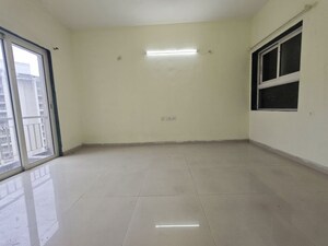 Room in 2 BHK Apartment at Indiabulls Greens, New Panvel – for Sale