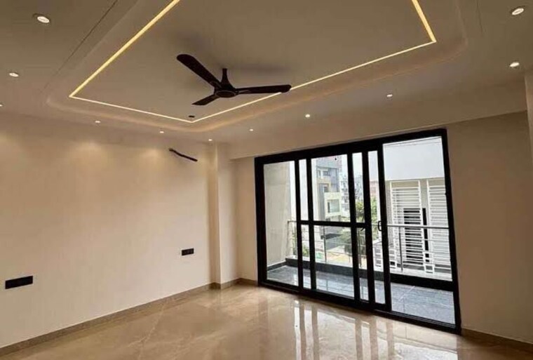 Room, sector 8 3 Bedroom 250 Sq.Yd. Builder Floor In Sector 8 Faridabad 10501588