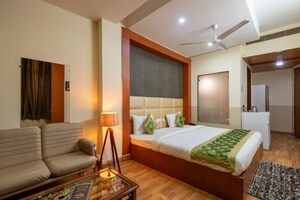 6+ BHK Independent House For Rent in Unitech Cyber Park, Sector 39
