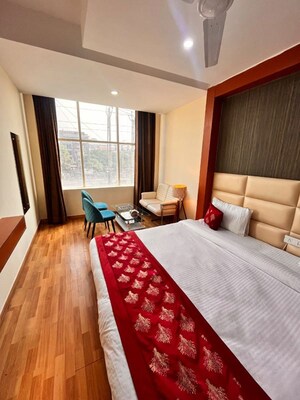 Bedroom in 6+ BHK Independent House at Unitech Cyber Park, Sector 39 – for Rent