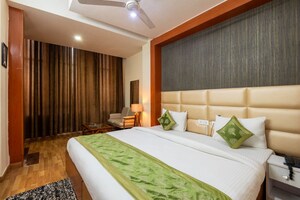 Bedroom in 6+ BHK Independent House at Unitech Cyber Park, Sector 39 – for Rent