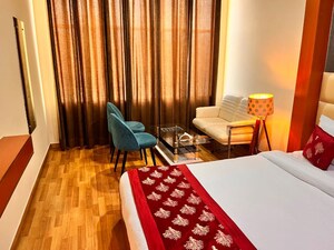 Bedroom in 6+ BHK Independent House at Unitech Cyber Park, Sector 39 – for Rent