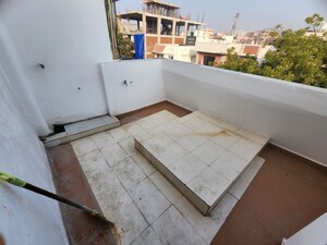 Balcony in 1 BHK Builder Floor at Dlf Phase ii – for Rent
