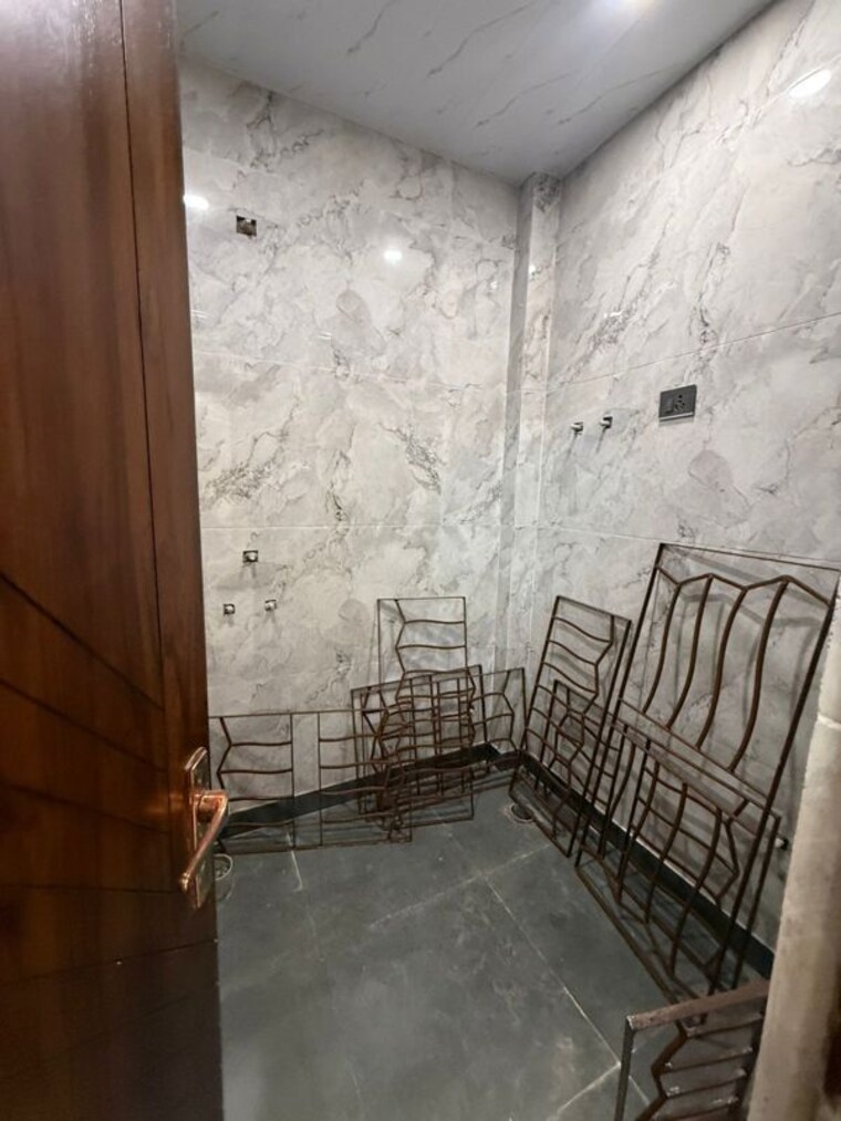 Bathroom, urbtech-hilston 2.5 Bedroom 1390 Sq.Ft. Apartment In Sector 79 Noida 10501596