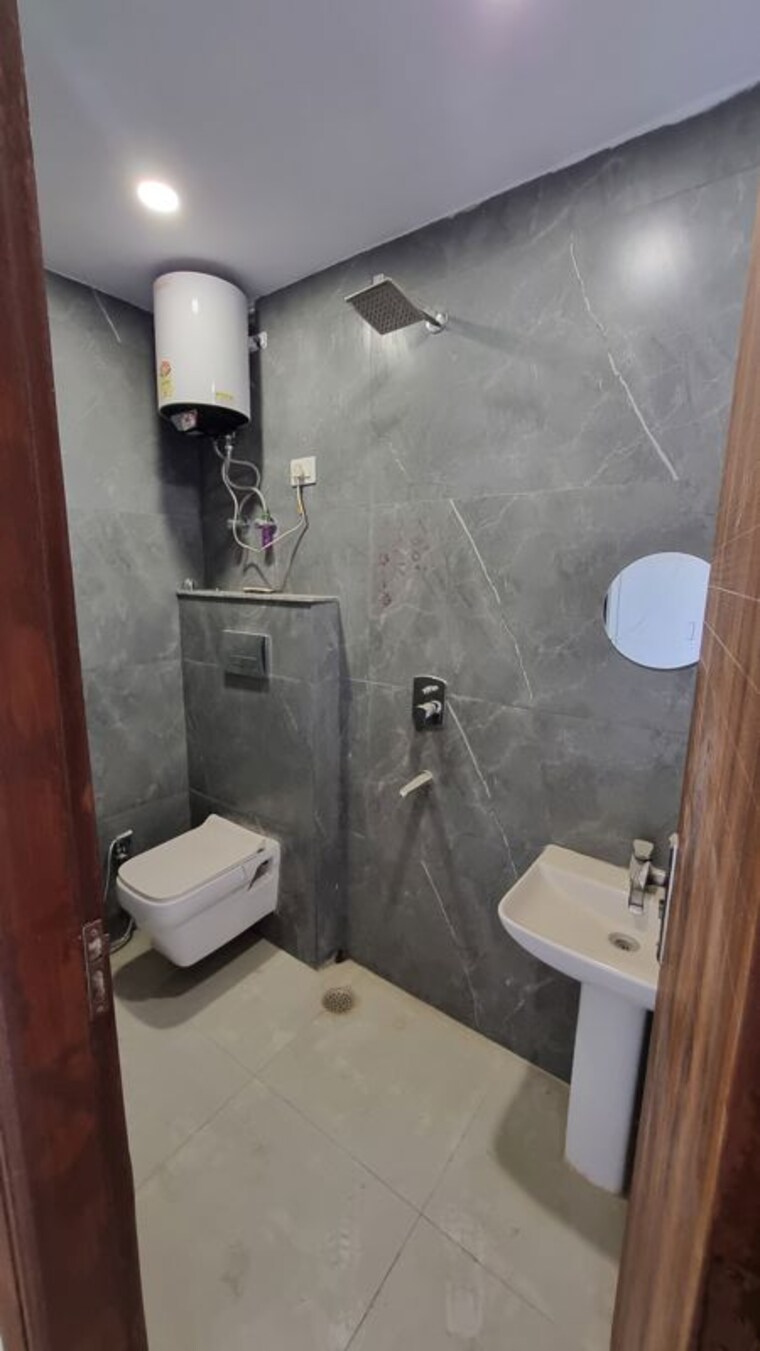 Bathroom, chattarpur 1 Bedroom 500 Sq.Ft. Builder Floor In Chattarpur Delhi 10501599