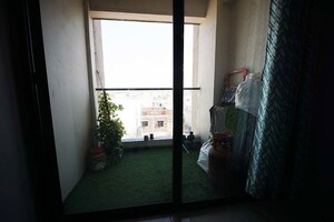 Room in 3 BHK Apartment at Isanpur – for Sale