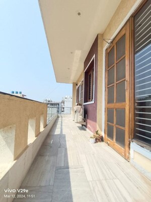 Balcony in 3 BHK Builder Floor at Dlf Phase ii – for Rent