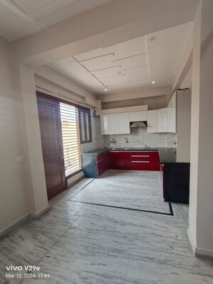 Kitchen in 3 BHK Builder Floor at Dlf Phase ii – for Rent