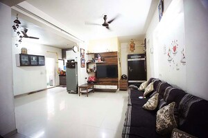 Team Area in 3 BHK Apartment at Sargasan – for Sale