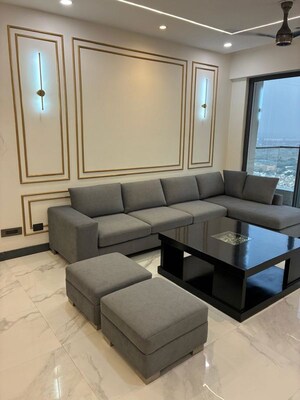Living Room in 4 BHK Builder Floor at Dlf Phase ii – for Rent