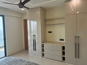 Building Lobby in 4 BHK Builder Floor at Dlf Phase ii – for Rent