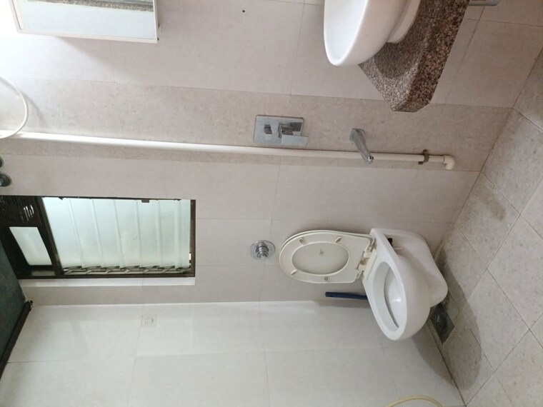 Bathroom, akshay-chs-andheri-east 2 Bedroom 700 Sq.Ft. Apartment In Andheri East Mumbai 10501646