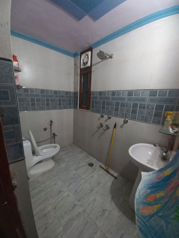 Team Area, dwarka 2.5 Bedroom 1300 Sq.Ft. Apartment In Dwarka Delhi 10501644