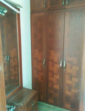 Bathroom in 3 BHK Builder Floor at Dlf Phase ii – for Rent