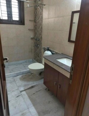 Bathroom in 3 BHK Builder Floor at Dlf Phase ii – for Rent