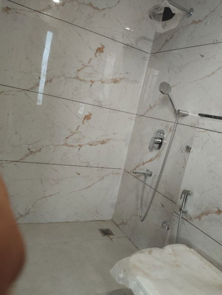 Bathroom, dlf phase ii 3 Bedroom 1850 Sq.Ft. Builder Floor In Dlf Phase ii Gurgaon 10501661