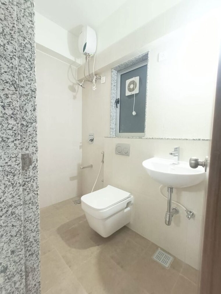 Bathroom, naman-premier 2 Bedroom 669 Sq.Ft. Apartment In Andheri East Mumbai 10501663