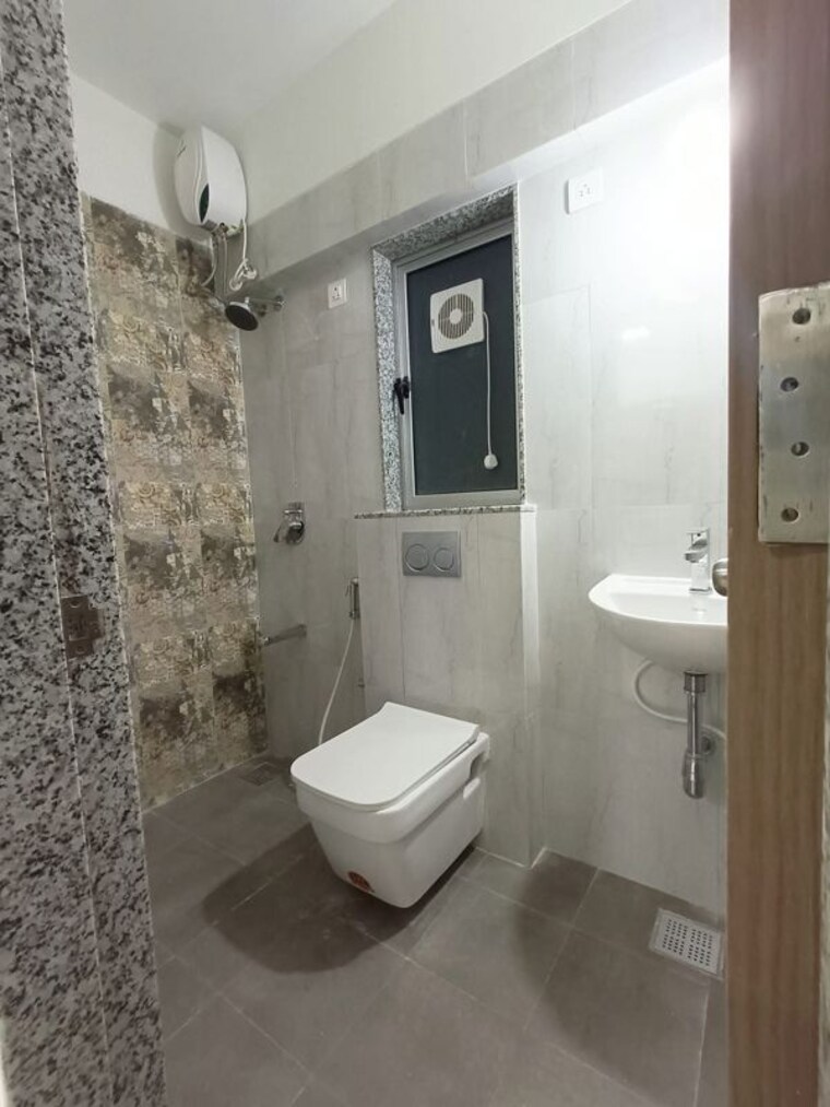Bathroom, naman-premier 2 Bedroom 669 Sq.Ft. Apartment In Andheri East Mumbai 10501663