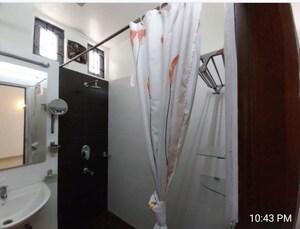 Bedroom in 3 BHK Builder Floor at Greater Kailash Part 3 – for Rent