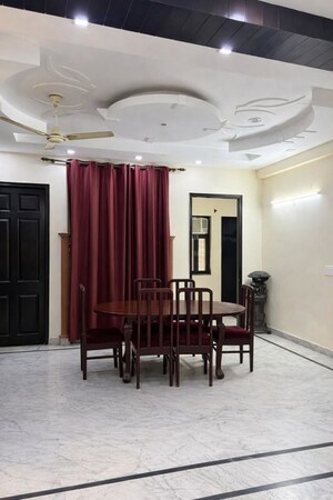 Living Room in 3 BHK Builder Floor at Unitech Cyber Park, Sector 39 – for Rent