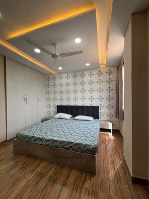 Bedroom in 3 BHK Builder Floor at Dlf Phase ii – for Rent