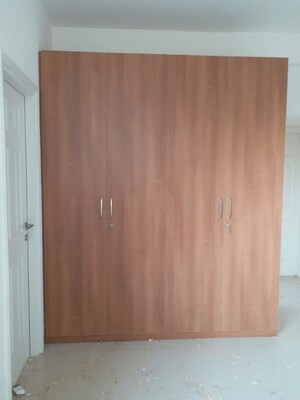 Room in 3 BHK Apartment at Emaar Emerald Floors Select, Sector 65 – for Rent