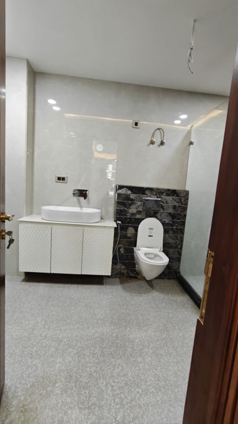 Bathroom, bptp-park-central 4 Bedroom 500 Sq.Yd. Builder Floor In Sector 85 Faridabad 10501717