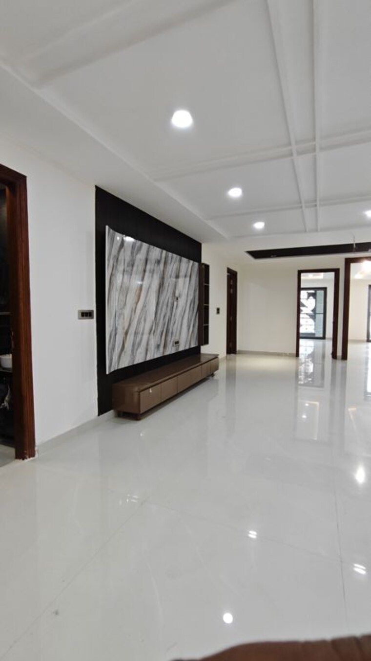 Room, bptp-park-central 4 Bedroom 500 Sq.Yd. Builder Floor In Sector 85 Faridabad 10501717