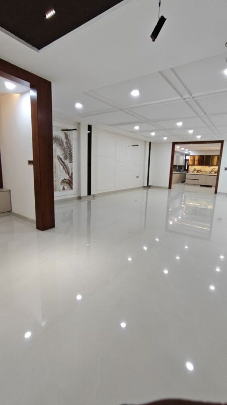 Room, bptp-park-central 4 Bedroom 500 Sq.Yd. Builder Floor In Sector 85 Faridabad 10501717