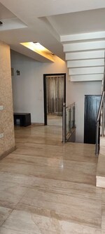 4 BHK + Servant Room 2550 Sq.Ft. Builder Floor in SS Hibiscus