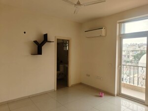 Room in 3 BHK Apartment at Emaar Emerald Floors Select, Sector 65 – for Rent